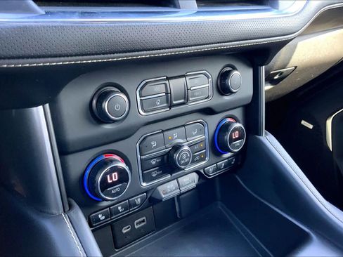 Used 2021 Chevrolet Suburban Premier w/ Texas Edition RWD image 34