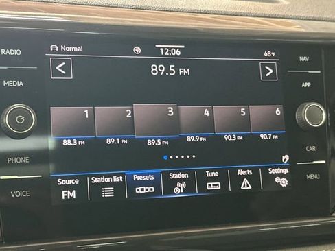 Used 2023 Volkswagen Taos SEL image 23