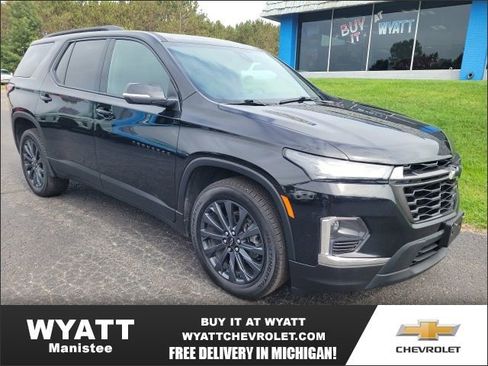 Used 2022 Chevrolet Traverse RS image 1
