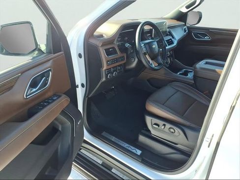 Used 2024 Chevrolet Suburban High Country image 10