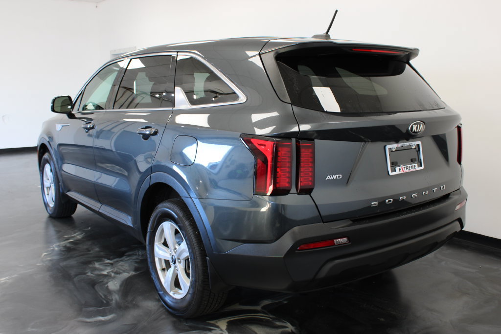 Used 2021 Kia Sorento LX AWD/4WD image 23