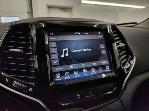 Used 2020 Jeep Cherokee Limited image 48