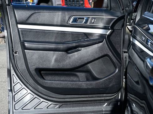 Used 2017 Ford Explorer XLT w/ Equipment Group 201A image 16