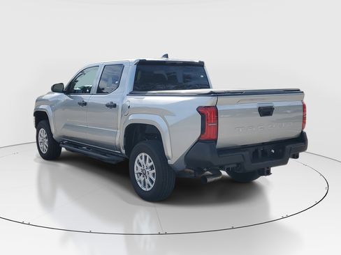 Used 2025 Toyota Tacoma SR image 5