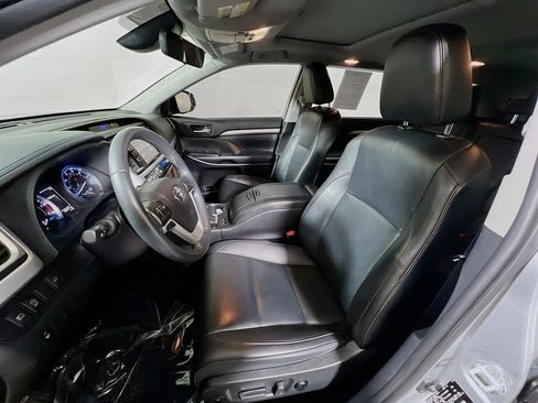 Certified 2019 Toyota Highlander XLE AWD/4WD image 18