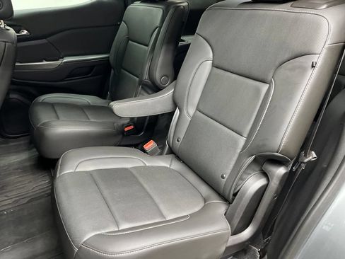 Used 2023 GMC Acadia SLT w/ Elevation Edition FWD image 8