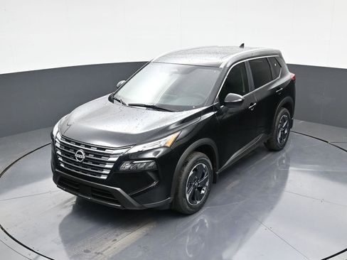 Used 2025 Nissan Rogue SV w/ SV Premium Package FWD image 23