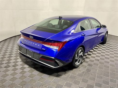 Used 2024 Hyundai Elantra Limited image 17