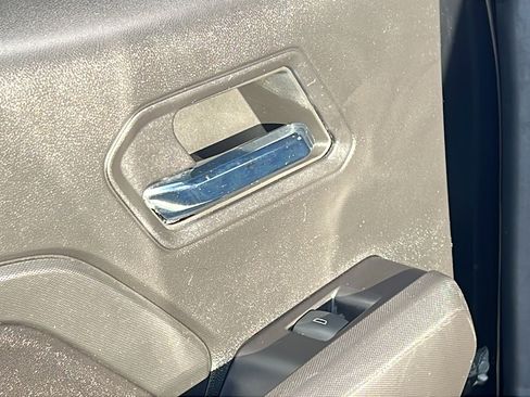 Used 2024 Chevrolet Colorado LT image 12