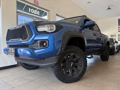Used 2017 Toyota Tacoma TRD Sport w/ Tow Package (A/T)