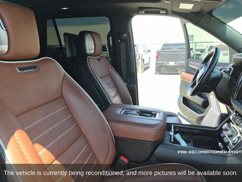Used 2023 GMC Yukon Denali Ultimate AWD/4WD image 15
