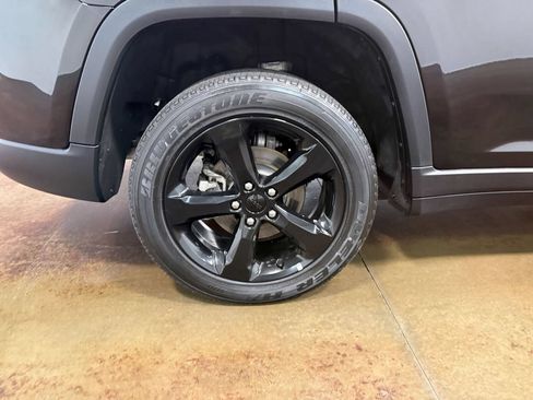 Used 2024 Jeep Grand Cherokee Altitude AWD/4WD image 87