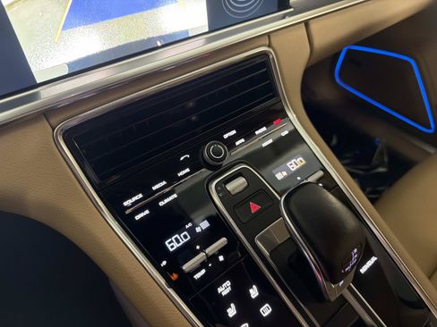 Used 2017 Porsche Panamera 4 AWD/4WD image 44