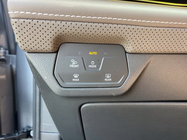 Used 2024 Volkswagen Atlas SEL AWD/4WD image 10