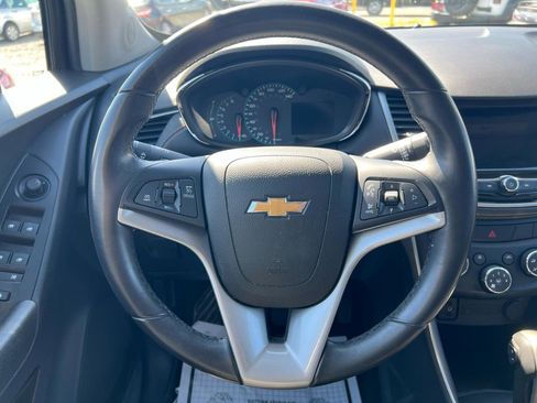 Used 2018 Chevrolet Trax LT w/ LT Convenience Package FWD image 22