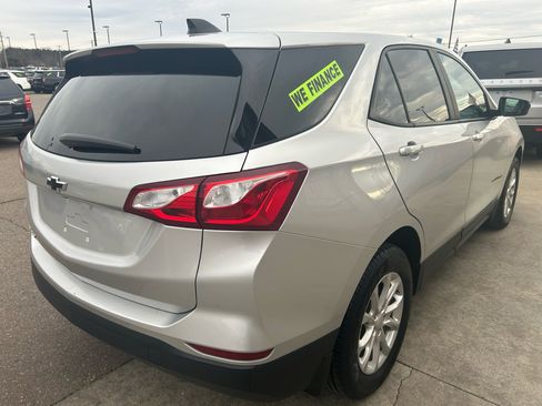 Used 2021 Chevrolet Equinox LS w/ LS Convenience Package image 5