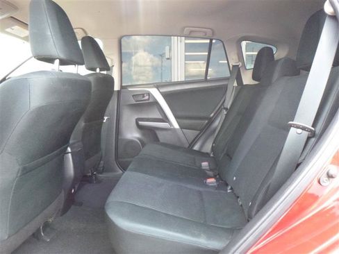 Used 2018 Toyota RAV4 LE w/ Carpet Mat Package AWD/4WD image 6