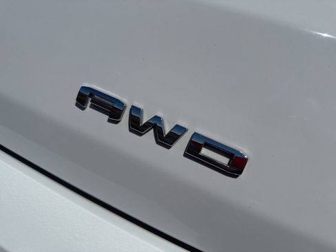 Used 2023 GMC Terrain SLT image 10