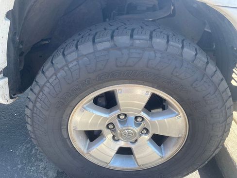 Used 2005 Toyota Tacoma PreRunner RWD image 4