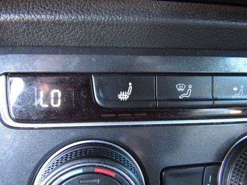 Used 2021 Volkswagen Tiguan S image 22