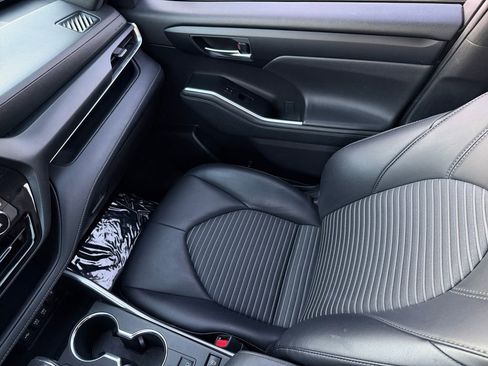 Used 2021 Toyota Highlander XSE image 17