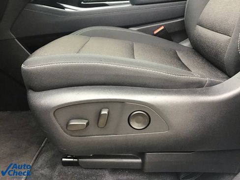 Used 2025 Chevrolet Traverse LT image 34