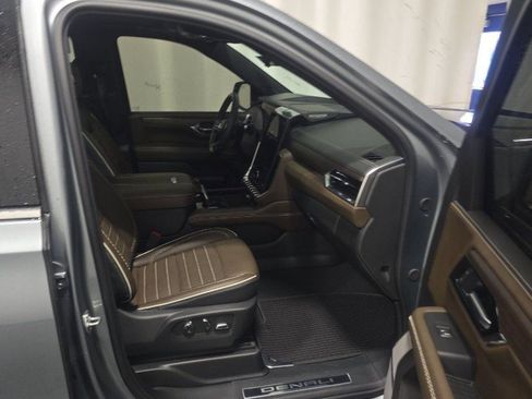 Used 2025 GMC Yukon XL Denali Ultimate image 3