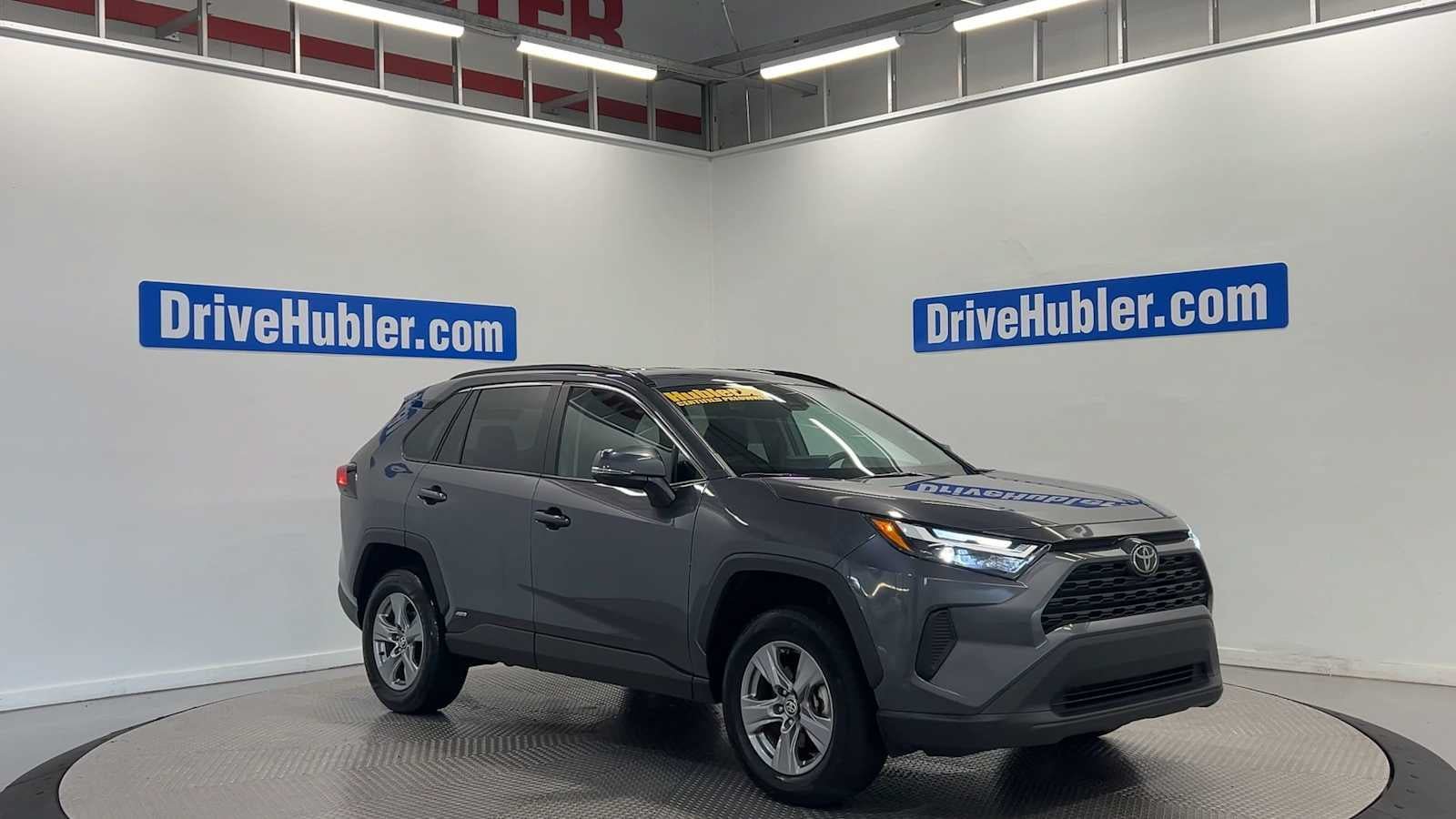 Used 2025 Toyota RAV4 XLE AWD/4WD image 3