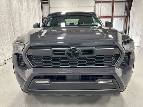 Used 2026 Toyota Tacoma TRD Off-Road AWD/4WD image 2