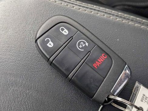 Used 2019 Jeep Renegade Limited w/ Quick Order Package 22P image 33