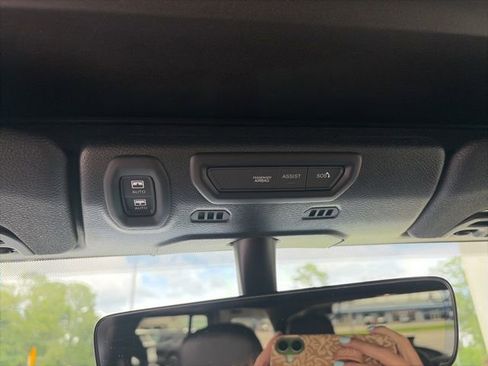 Used 2020 Jeep Wrangler Unlimited Sahara AWD/4WD image 16