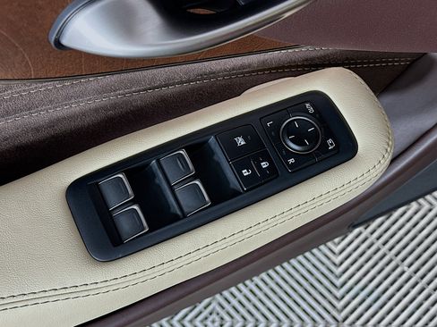 Used 2019 Lexus LS 500 500 Base w/ Accessory Package (Z2) image 18