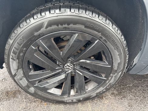 Used 2022 Volkswagen Atlas Cross Sport SE image 46