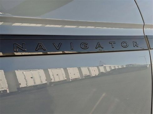 New 2025 Lincoln Navigator L Reserve w/ Jet Appearance Package image 10