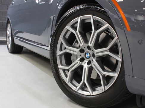 Used 2024 BMW X7 xDrive40i w/ Climate Comfort Package image 12