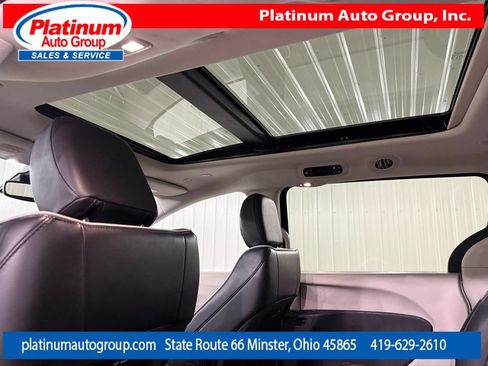 Used 2023 Chrysler Pacifica Limited FWD image 27