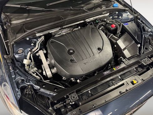 Used 2025 Volvo V60 B5 Cross Country Plus image 32