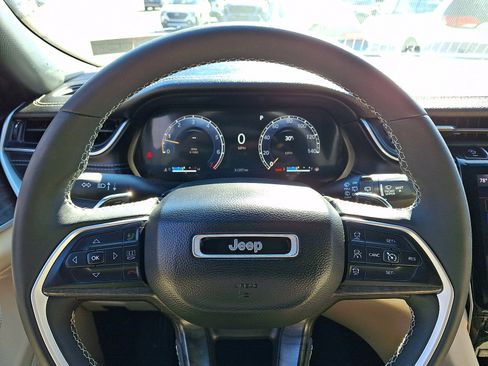 Used 2023 Jeep Grand Cherokee L Limited image 17