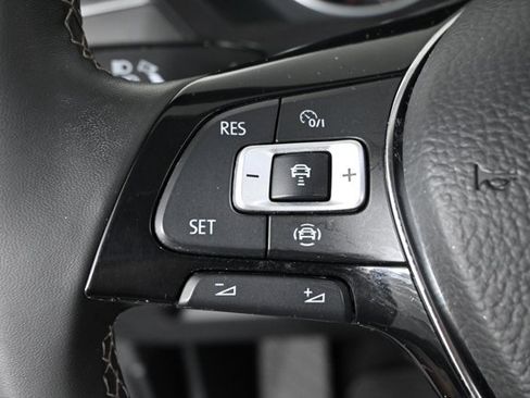 Used 2021 Volkswagen Tiguan SE w/ Panoramic Sunroof Package image 22