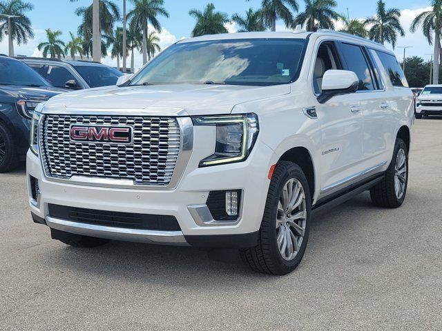 Used 2021 GMC Yukon XL Denali w/ Denali Premium Package RWD image 3