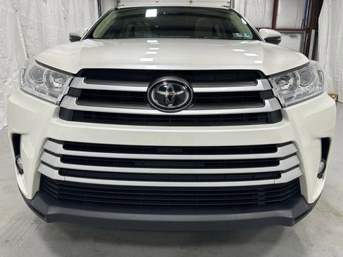 Used 2019 Toyota Highlander XLE AWD/4WD image 2