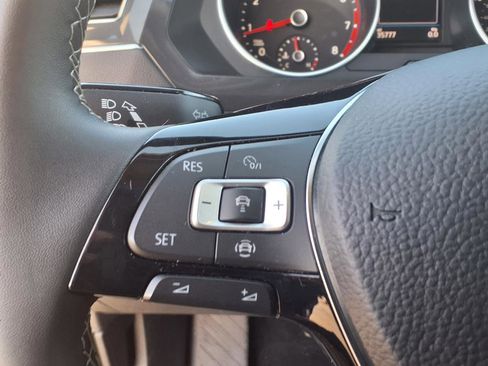 Used 2021 Volkswagen Tiguan SE w/ Panoramic Sunroof Package image 22