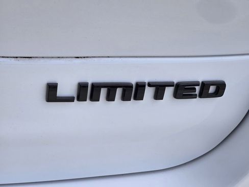 Used 2024 Jeep Grand Cherokee L Limited w/ Black Appearance Package RWD image 12