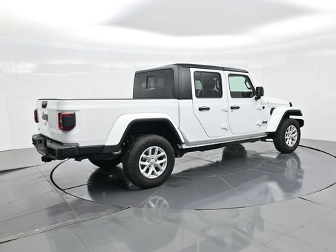 Used 2023 Jeep Gladiator Sport image 7