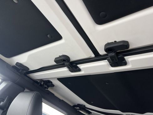 New 2025 Ford Bronco Badlands image 14