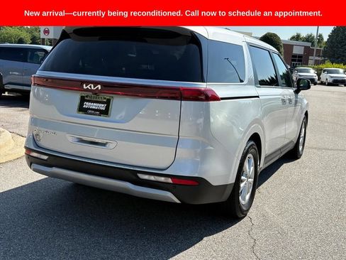Used 2022 Kia Carnival LX FWD image 6