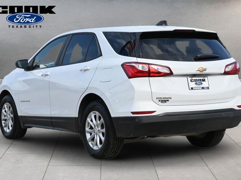 Used 2020 Chevrolet Equinox LS w/ LS Convenience Package FWD image 4