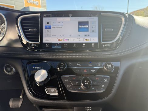 New 2026 Chrysler Pacifica Select image 16