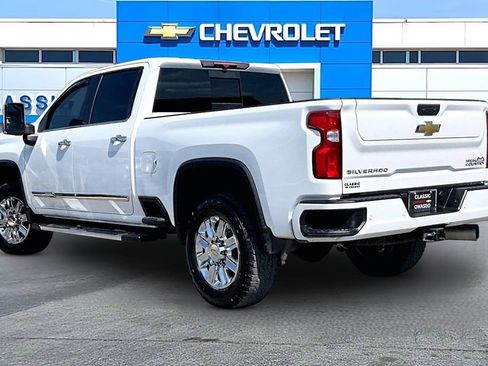 Used 2024 Chevrolet Silverado 2500 High Country AWD/4WD image 3