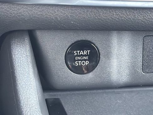 Used 2025 Nissan Rogue SV FWD image 18